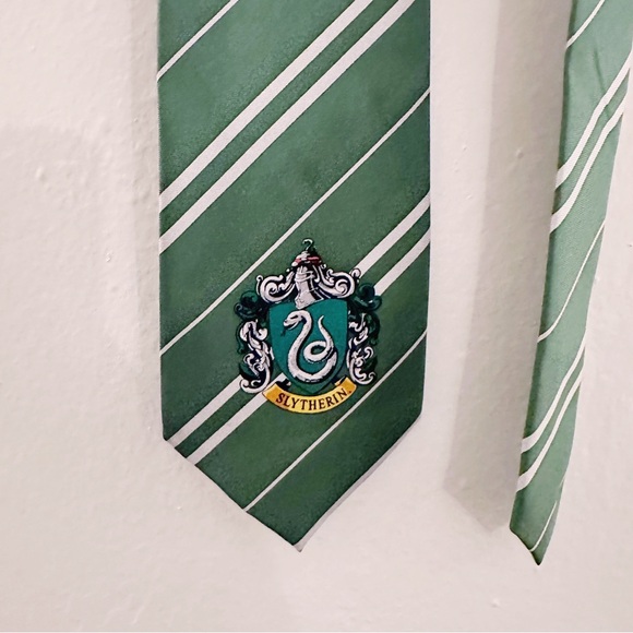 Slytherin Hogwarts Tie - Picture 3 of 8